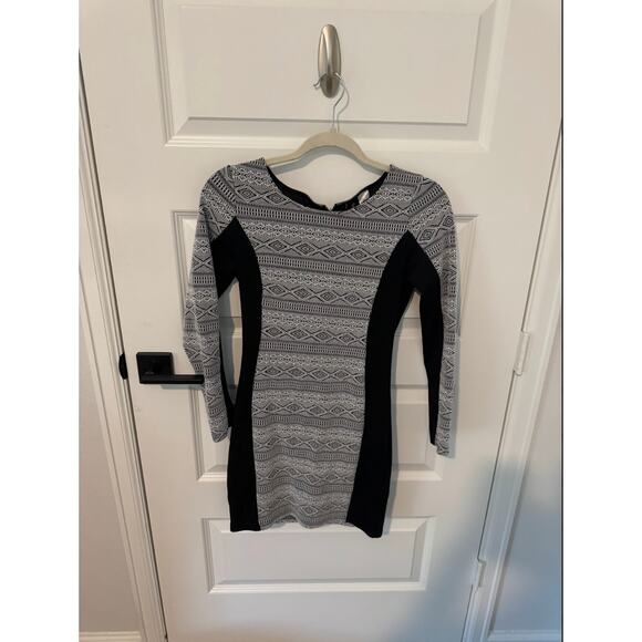 H&M Divided Color Block Long Sleeve Mini Dress - Picture 1 of 4